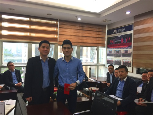 7富有活力,是這位90后的小伙子最大的標簽。每月對新老客戶的回訪從不間斷,為新客戶詳細介紹公司的資歷、實力;協助老客戶精