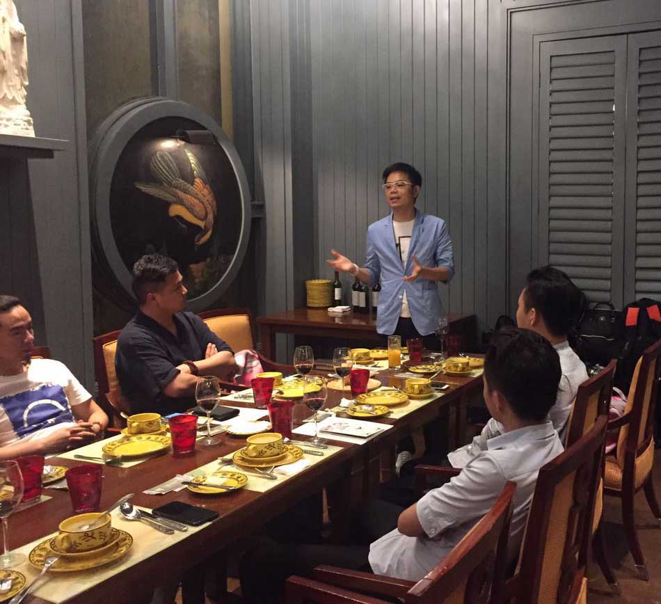 14 覃思在晚宴上分享.jpg