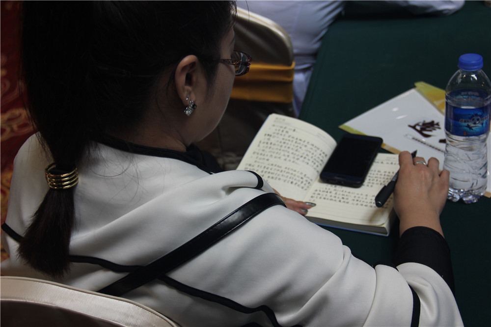 學員認真學習 (1).jpg